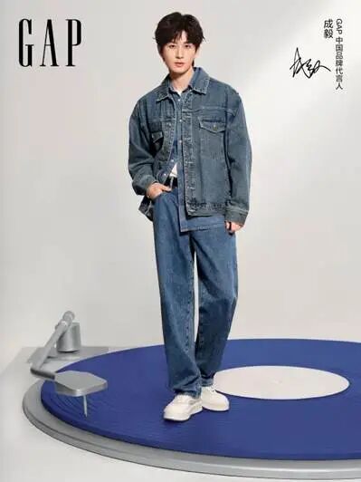成毅身着Gap秋季系列即兴起舞品牌大片