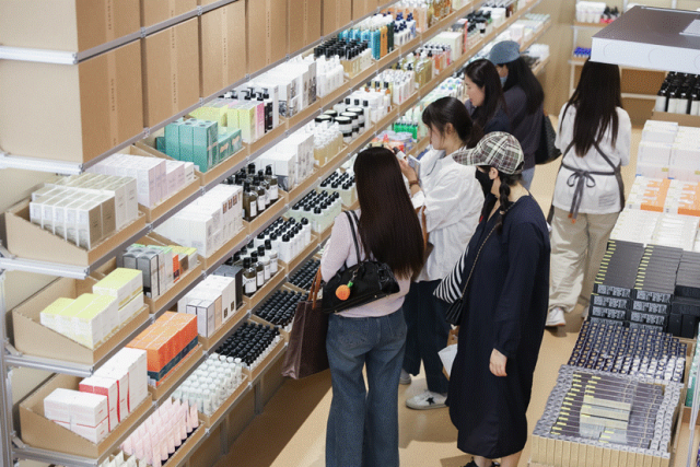 话梅南京双店差异化零售模式动态展示