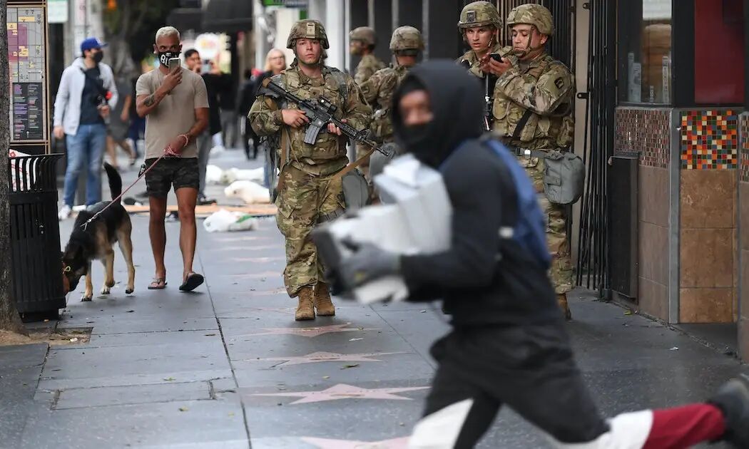 美国北美零售门店盗窃0元购现象,名创优品货架防盗锁扣措施